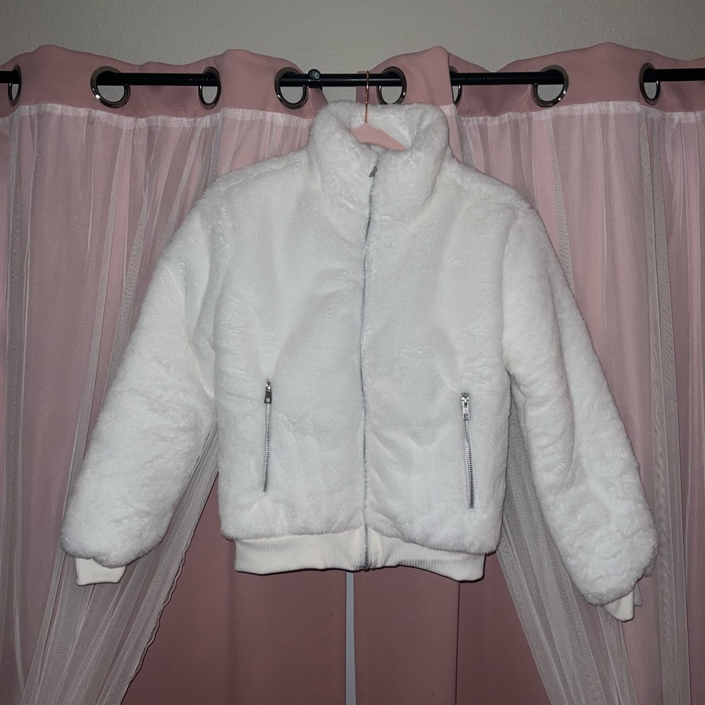 Love by Chesley White Faux Fur Coat Women’s Small New With Tags